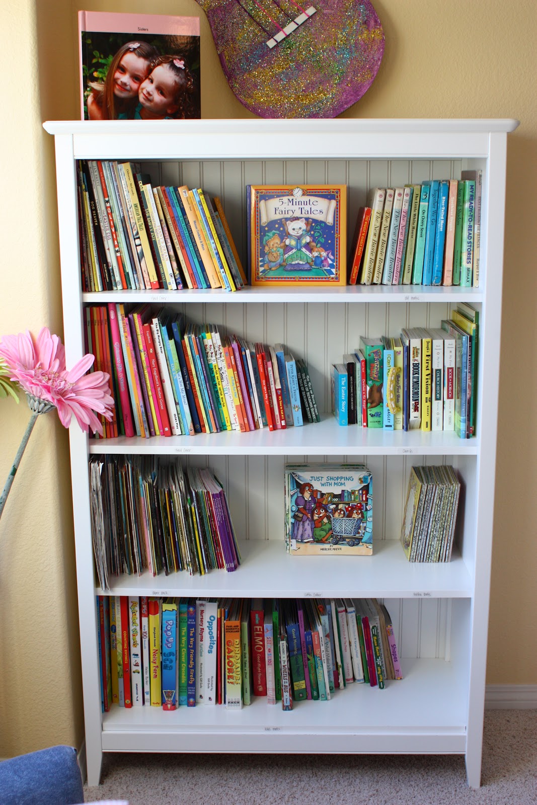 Organized Bookshelf Girls Room The Sunny Side Up Blog