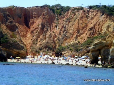 Playa del Algarve, a los pies de los acantilados Playa Lagos, Algarve Portugues