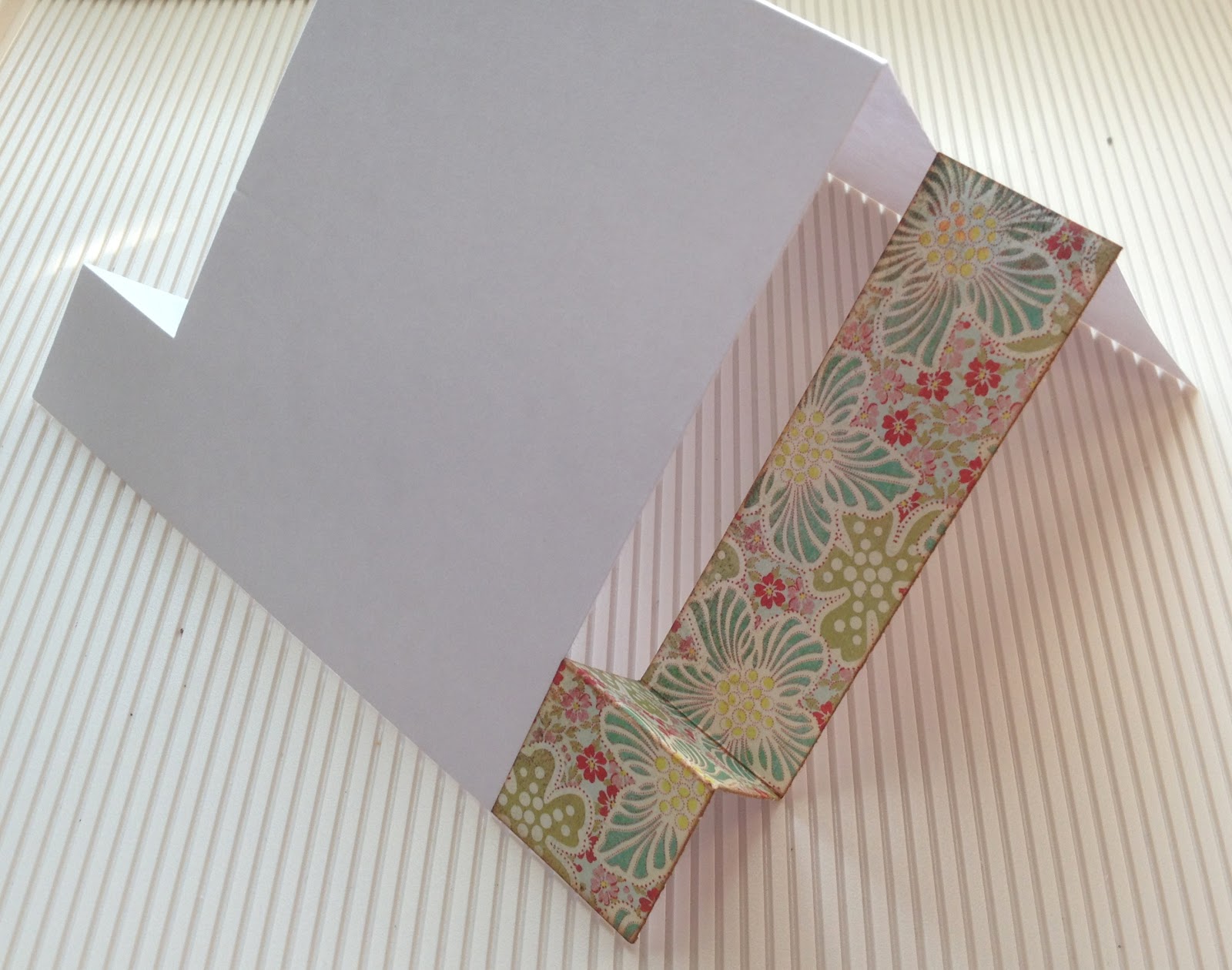 The Paper Variety "Center Step" Card Tutorial by Suzanne