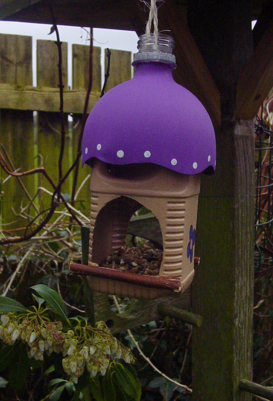 My Crafty Diversions: Milk Bottle Bird Feeder