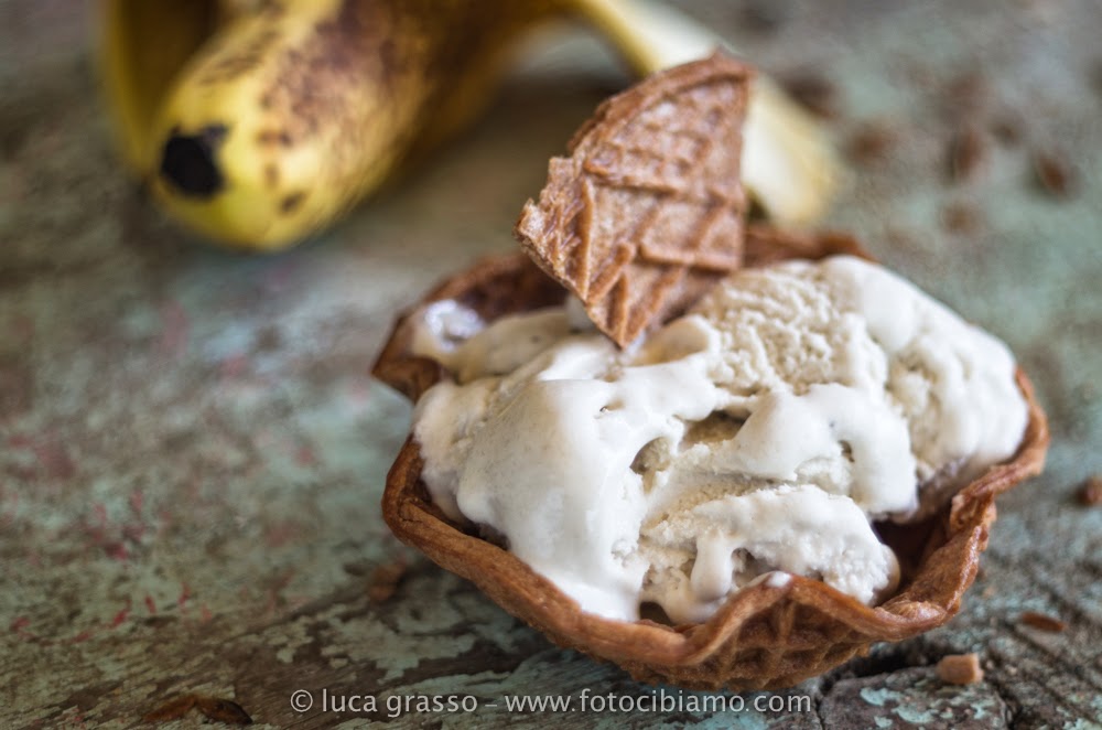fotocibiamo GELATO ALLA BANANA IN CIALDA...
