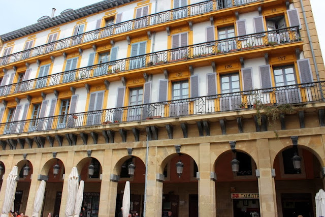 Balcones de la plaza de la Constitución de San Sebastián