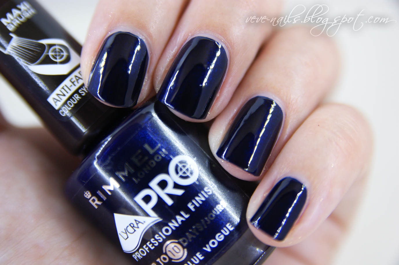 NAILS MANIAC rimmel Blue Vogue
