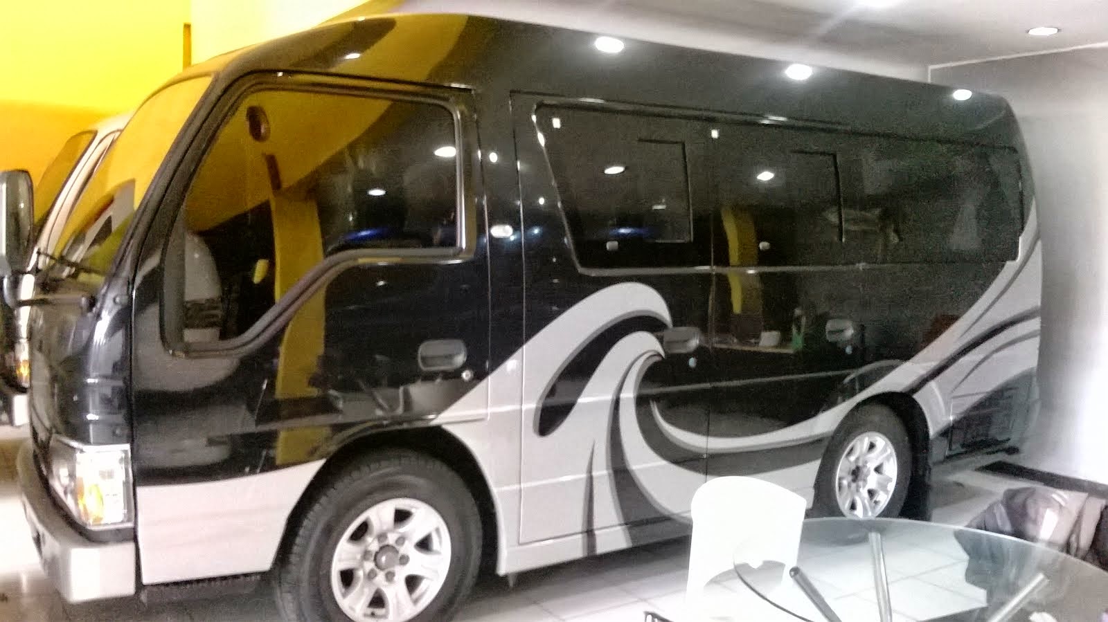Micro bus Isuzu