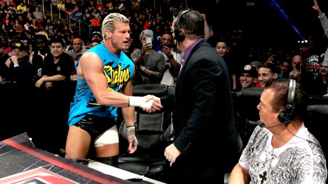WWE NXT 1 desde Chicago, Illinois. Dolph+Ziggler+en+la+mesa+de+comentaristas