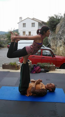 ACRO YOGA