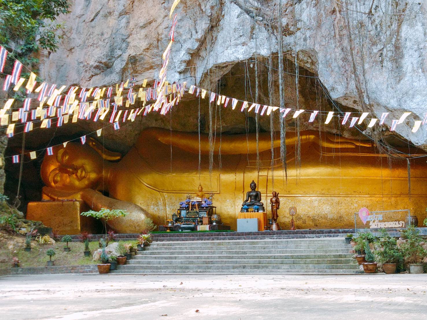 รีวิวเที่ยวพุทธสถานถ้ำพระพุทธไสยาสน์ วัดถ้ำทองพรรณรา อ.ถ้ำพรรณรา จ.นครศรีธรรมราช