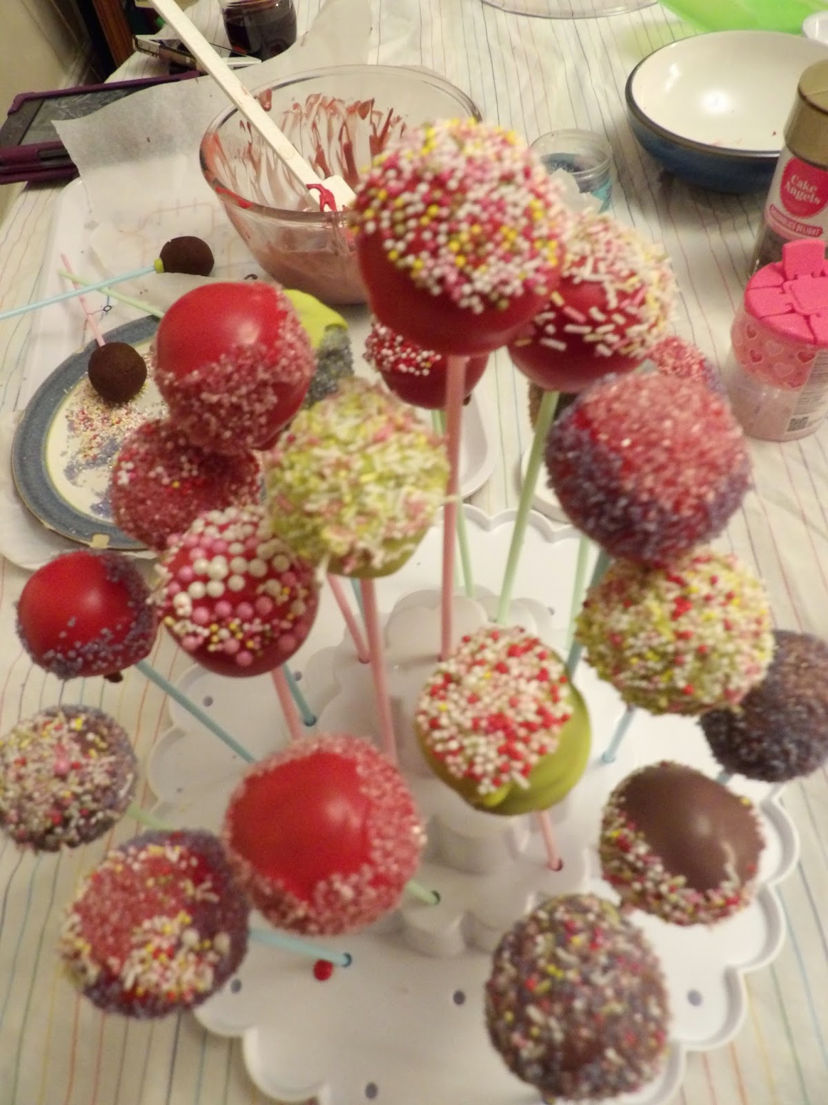 LindyB Cake pops!