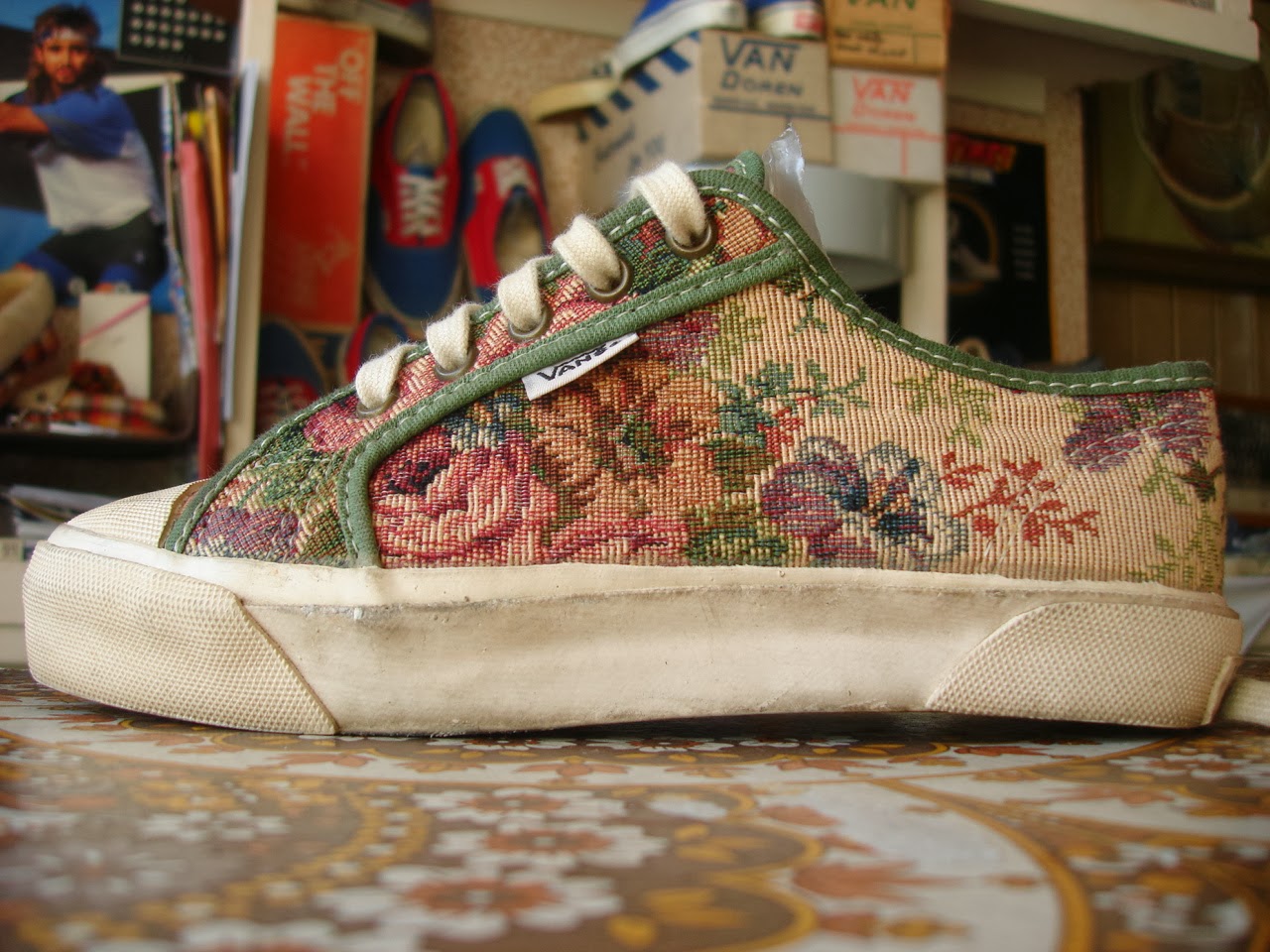 theothersideofthepillow vintage VANS style 31 FLORAL TEA TAPESTRY