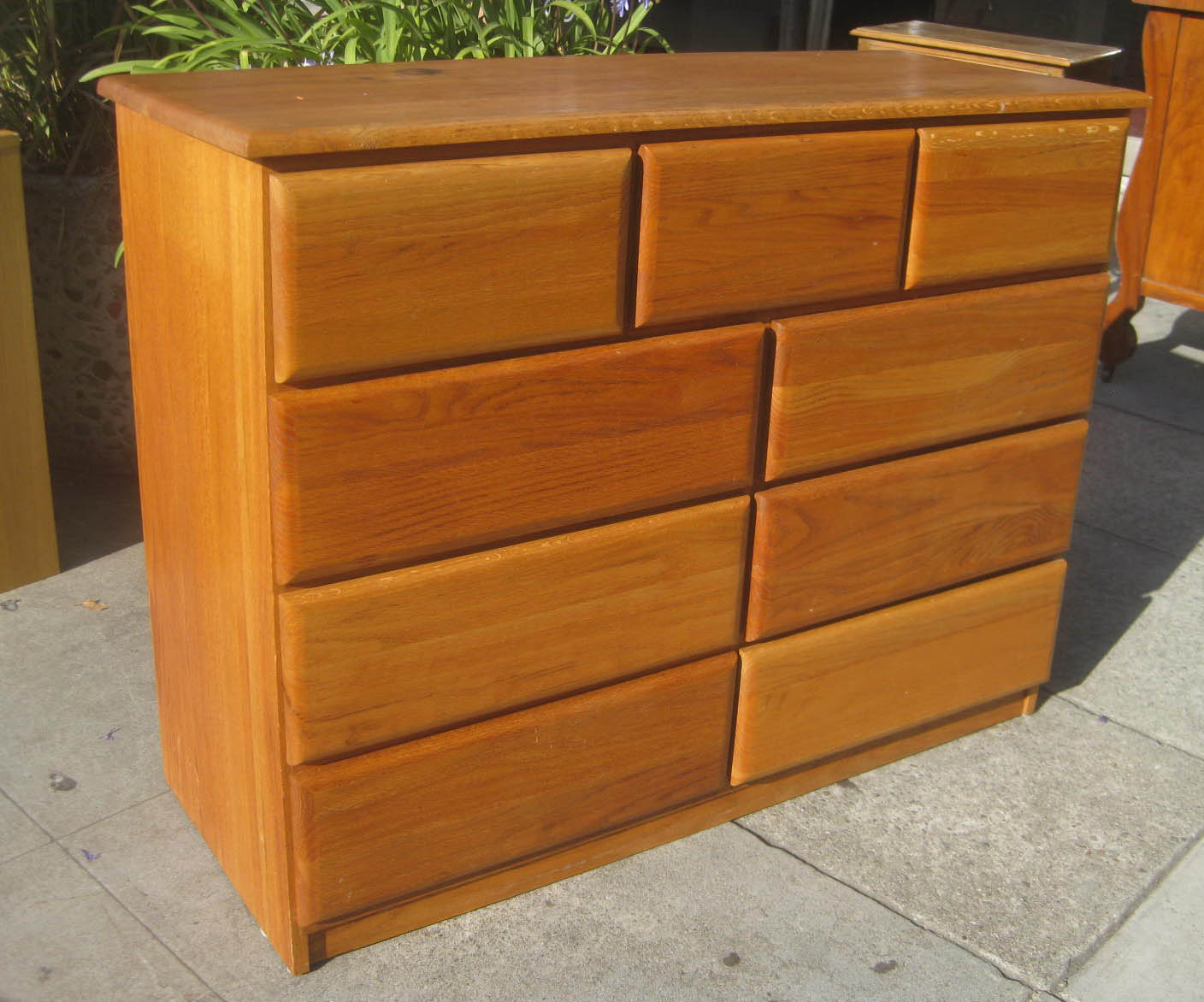 UHURU FURNITURE & COLLECTIBLES SOLD Oak Dresser 80