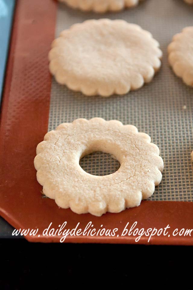 dailydelicious Gift from the kitchen Jam filled cookies