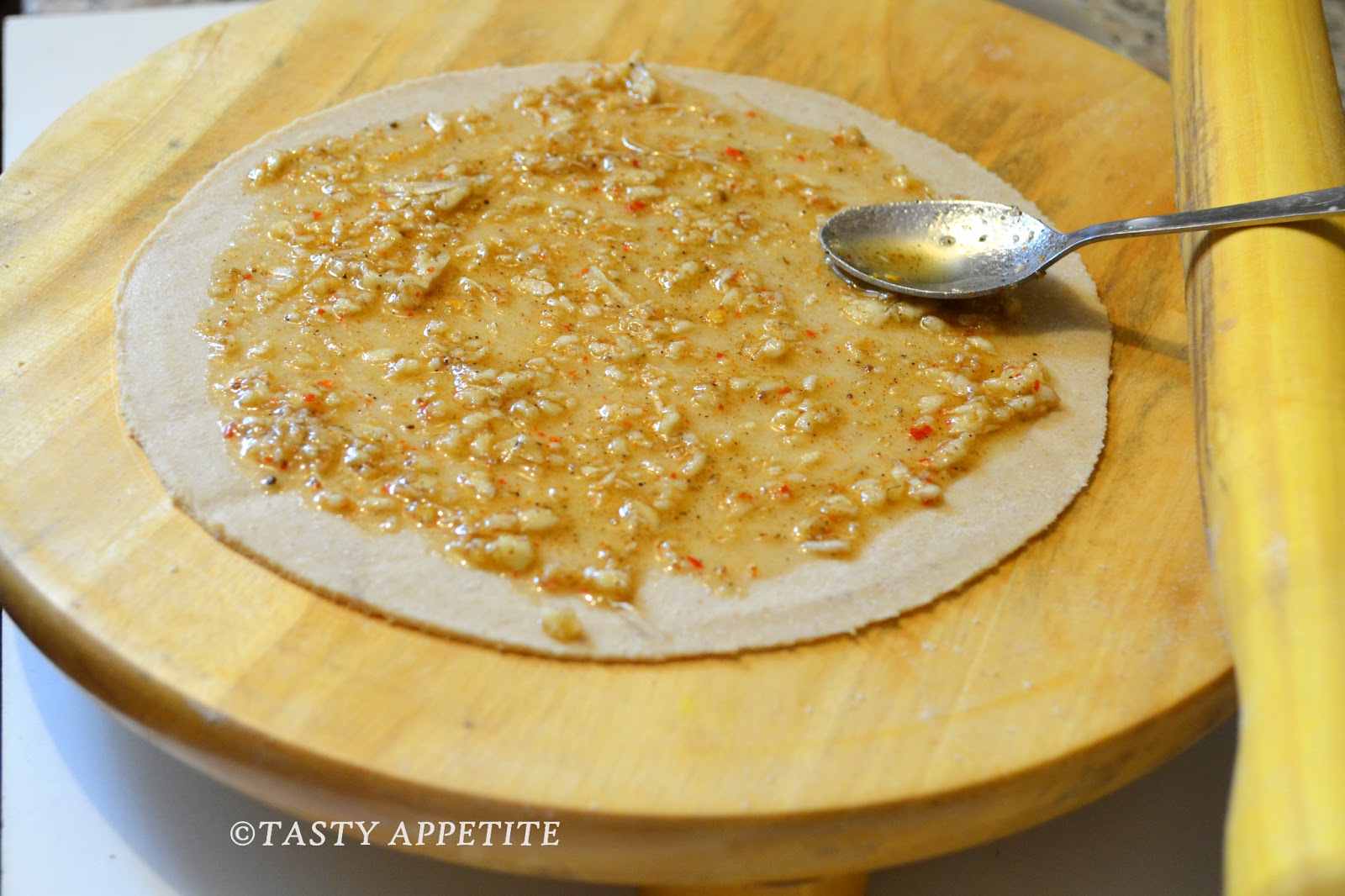 How to make Garlic Paratha / Indian Garlic Bread / Step-by-step Recipe: