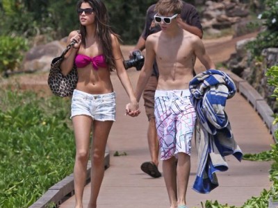 selena gomez and justin bieber hawaii vacation. While Selena was wearing a