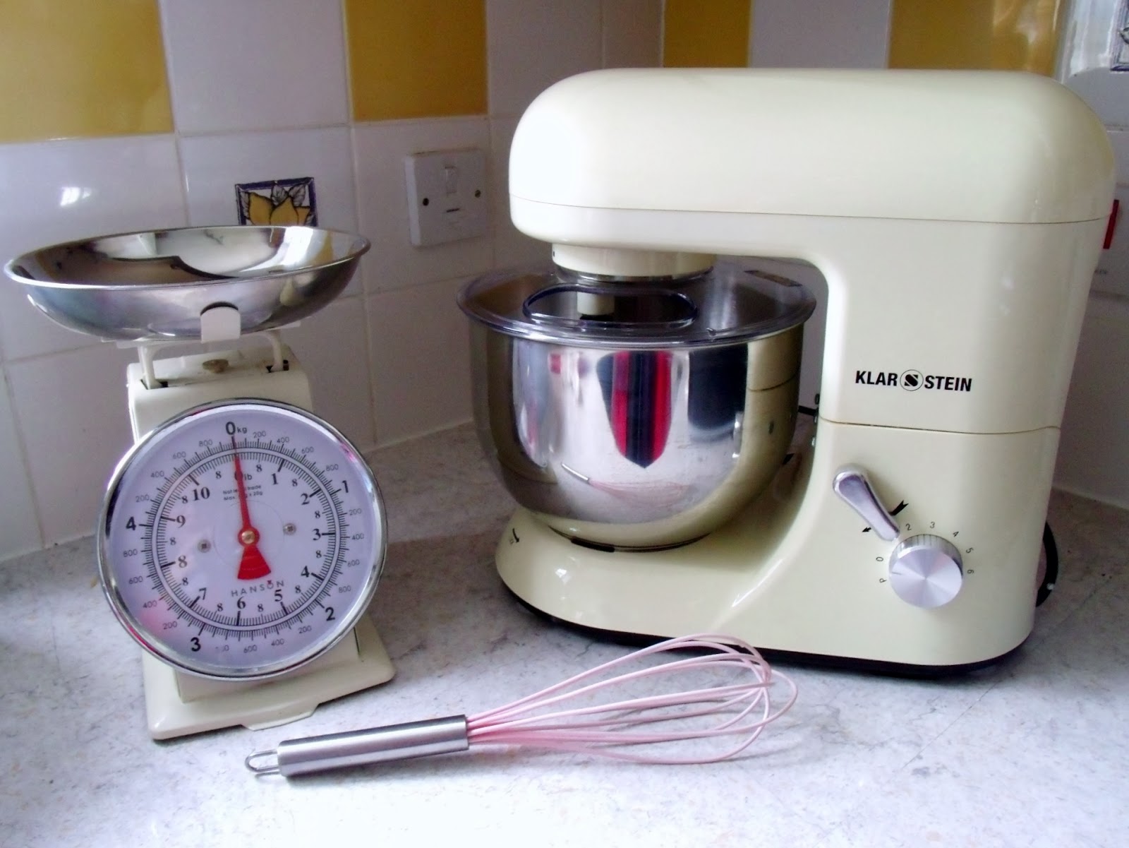 Klarstein Bella Rossa Retro Food Mixer ♥ Victoria's Vintage Blog