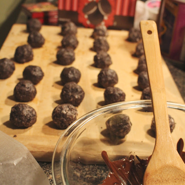 Nestful of love Candy Cane Cake Balls {Holiday Recipe}