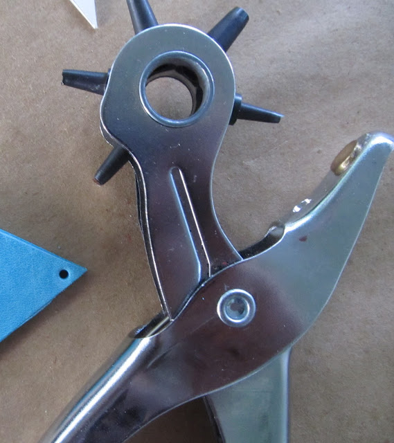 WobiSobi Leather Chevron Necklace, DIY