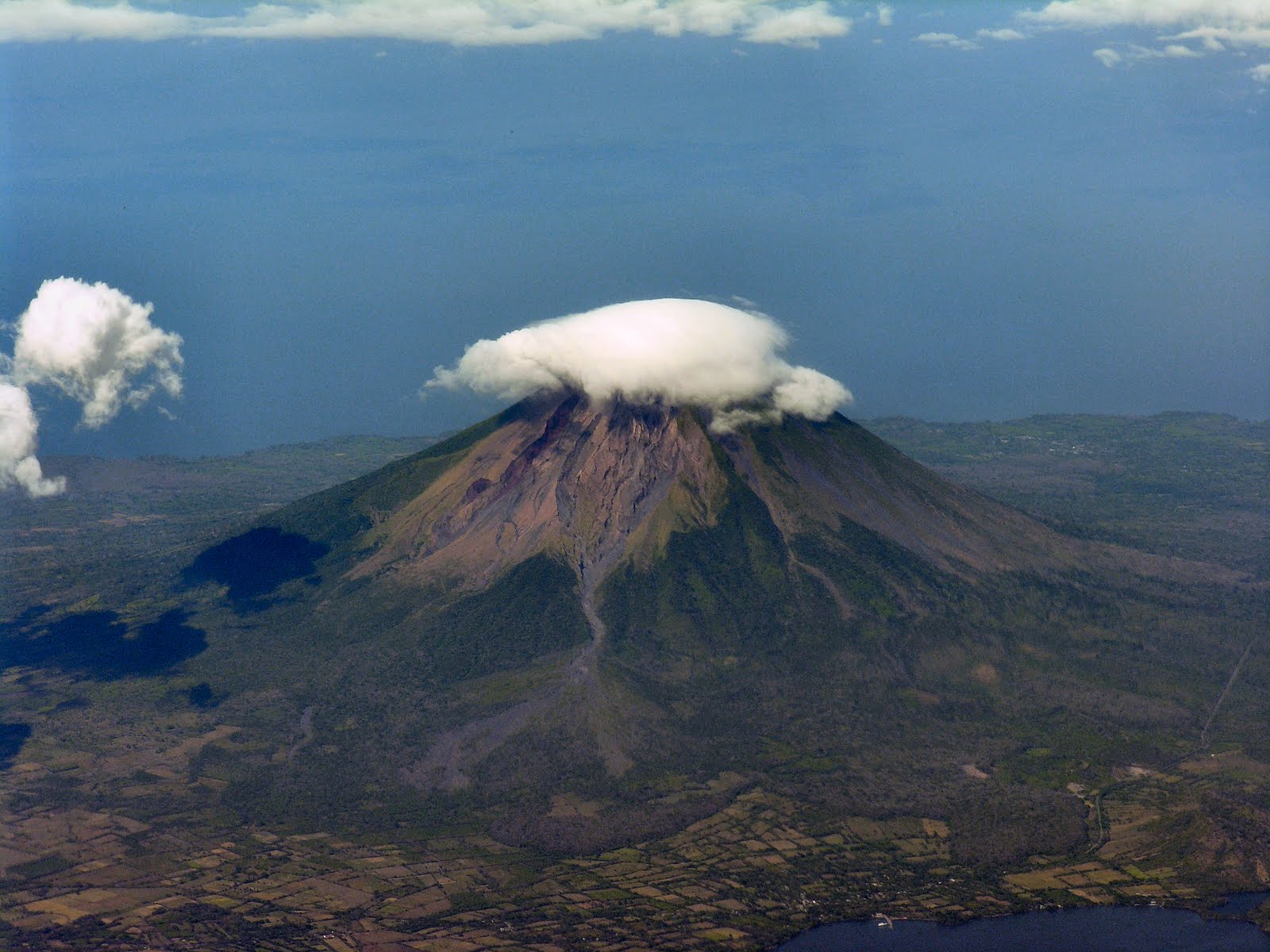 PICTURE THIS !!! VOLCANO!!! airplane photos, travel pics, karl novak blog