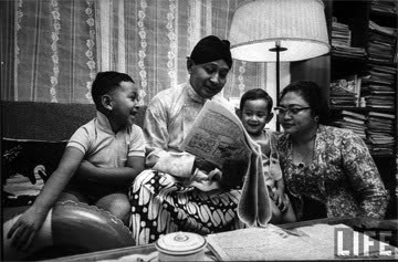 Foto-foto Mendiang Presiden Soeharto, Langka dan Belum Terpublikasi Foto-foto Mendiang Presiden Soeharto, Langka dan Belum Terpublikasi