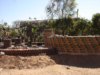 Casas construídas com garrafas pet Casas construídas com garrafas pet