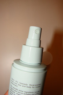 review *LIZ EARLE INSTANT BOOST SKIN TONIC*