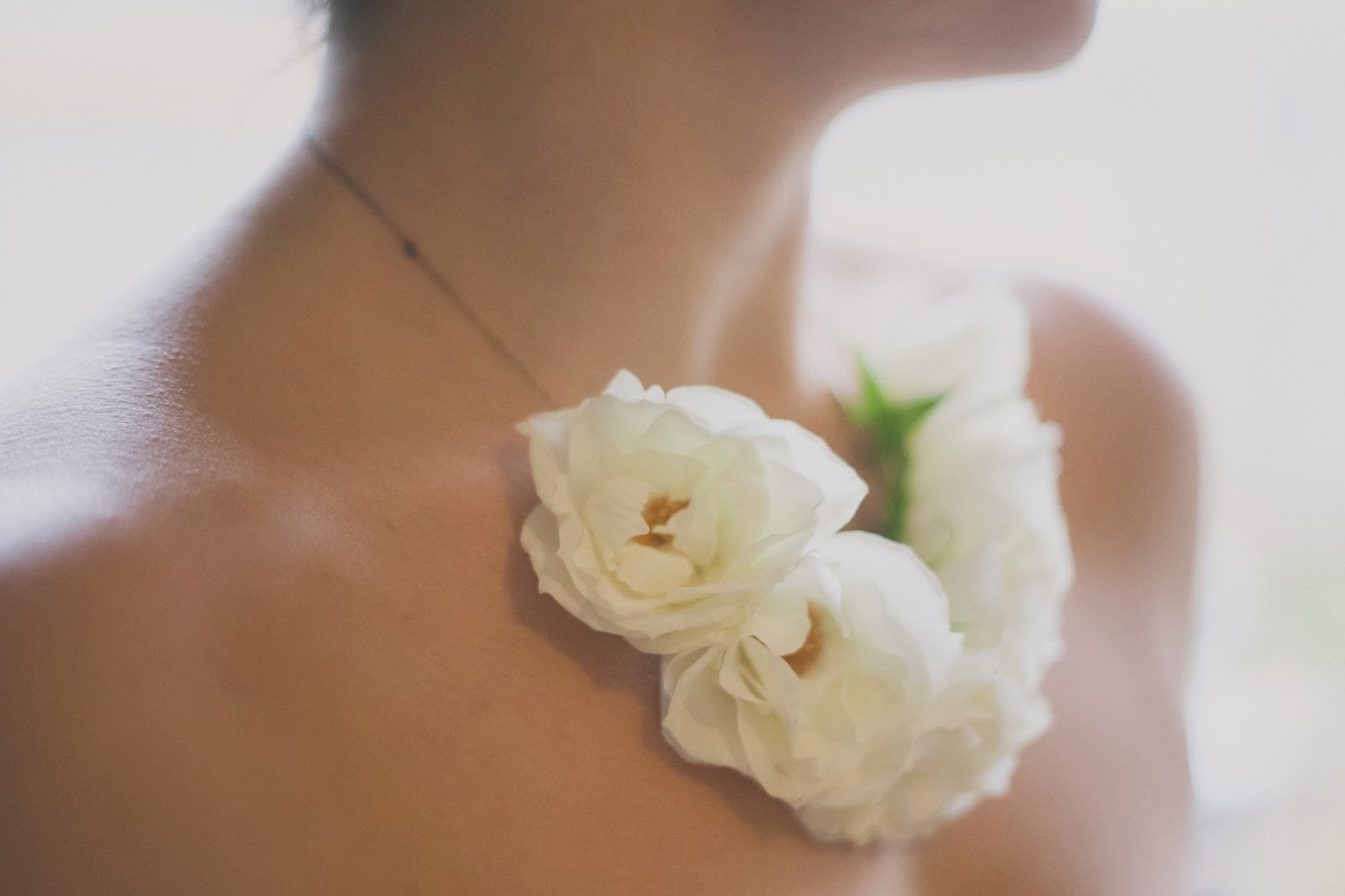 The Green Dandelion // Floral Design & Botanical Styling let's all wear flowers // around the neck