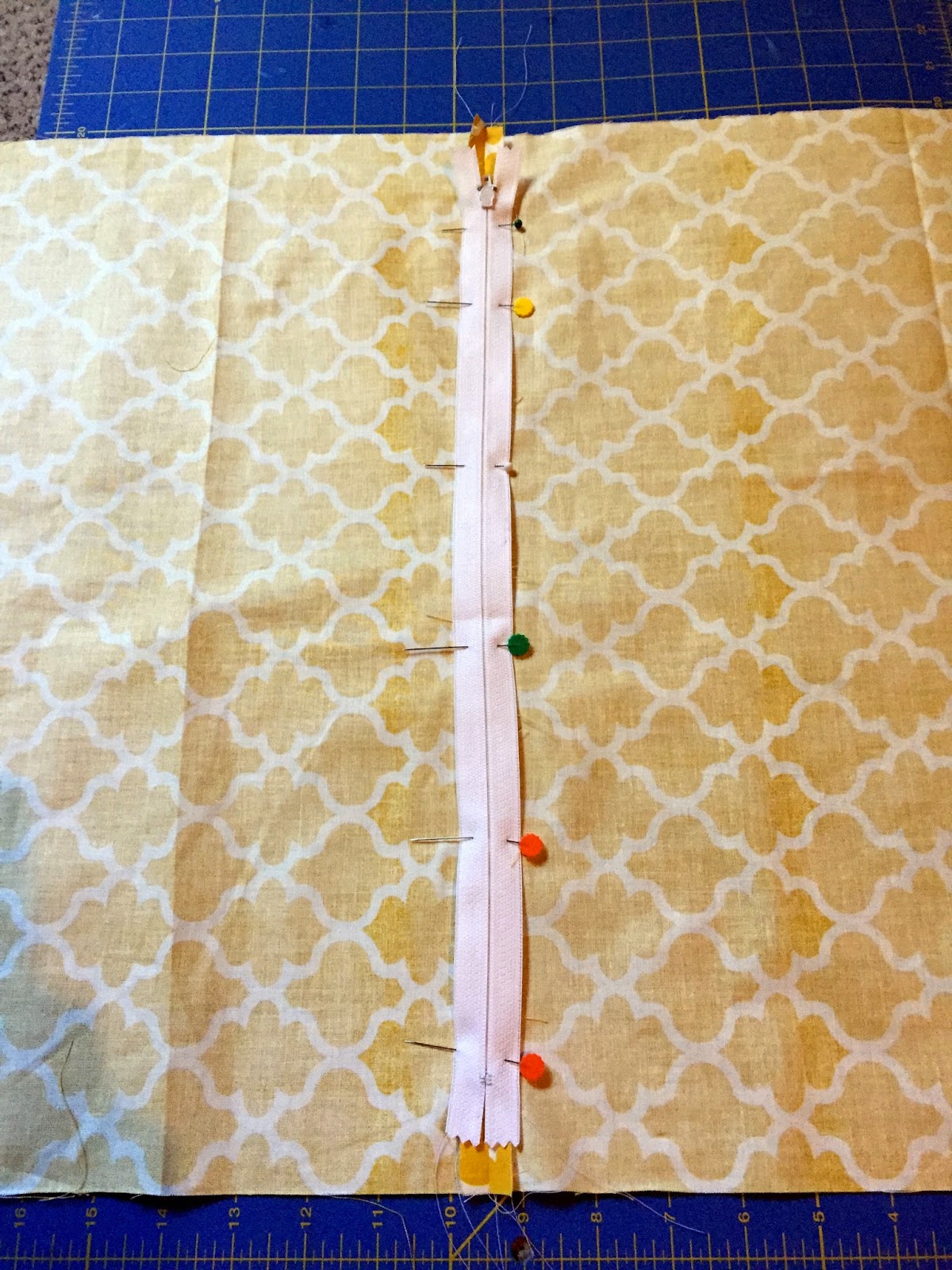 Sunshine and a Summer Breeze Zippered Pillow Case Tutorial