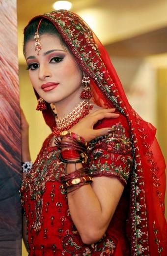 Indian Fashion Trends Comparison between Indian Pakistani Bridal Lahengas