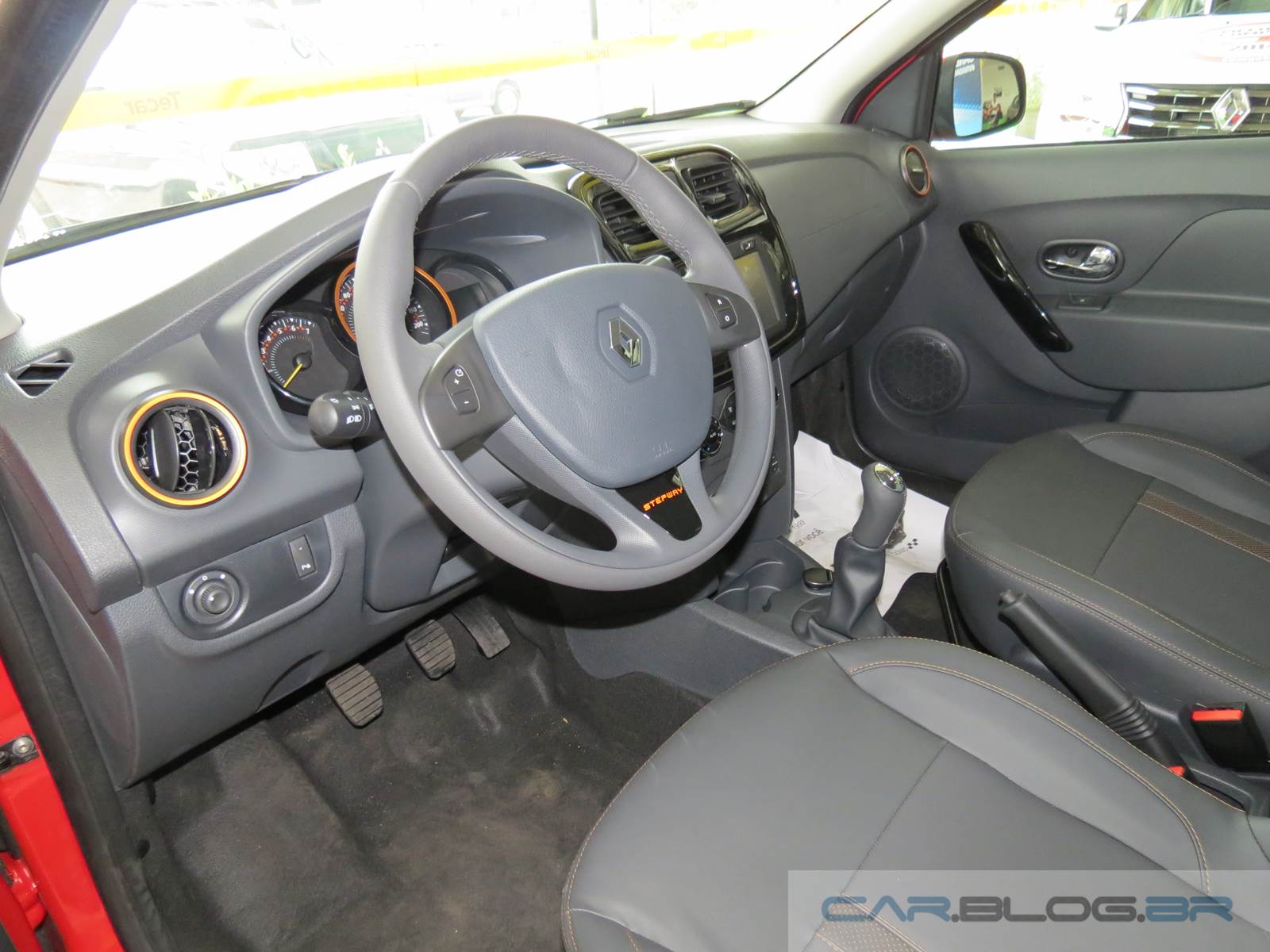 Renault Sandero Stepway 2015 detalhes internos e externos CAR.BLOG.BR