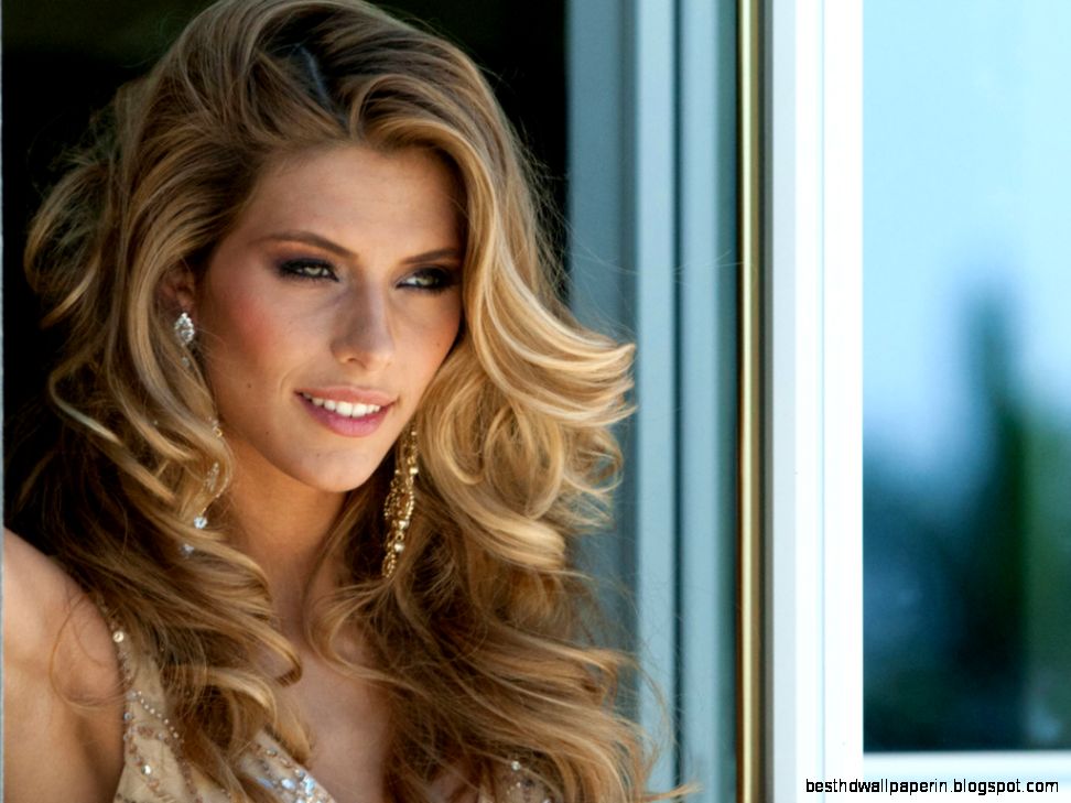 Miss France 2015 Camille Cerf bientôt dans Nos Chers Voisins Miss France 2015 Camille Cerf bientôt dans Nos Chers Voisins