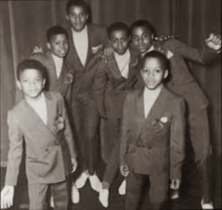 A Banda Jackson Five com Componentes que não faziam parte da Família Jackson. A Foto da 1ª Formação da Banda Jackson 5