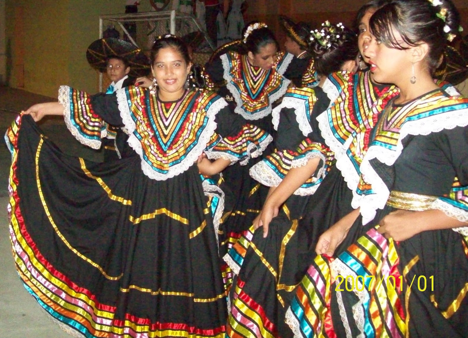Traje De Escaramuza Vestido De Jalisco Charreria Y Trajes Tipicos