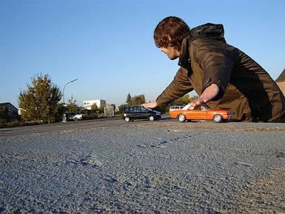 Great Examples Of Forced Perspective ~ PModels.blog Great Examples Of Forced Perspective