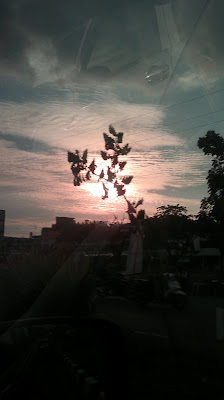 Senja dalam Mobil Senja dalam Mobil