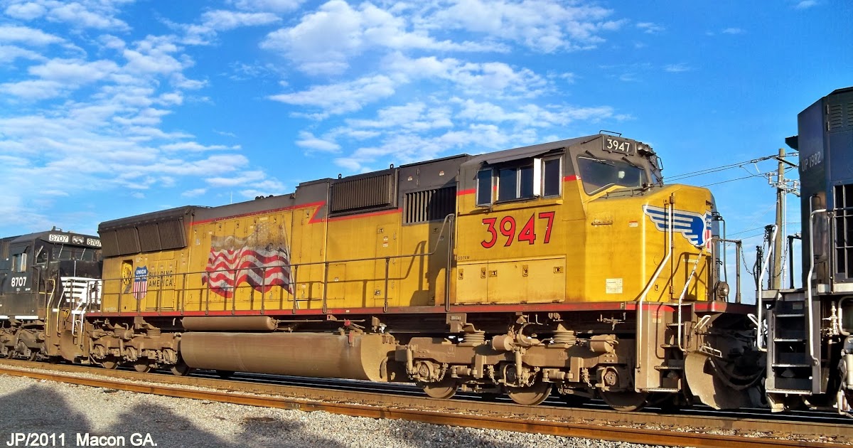 RAILROAD Freight Train Engine EMD GE Boxcar BNSF,CSX,FEC