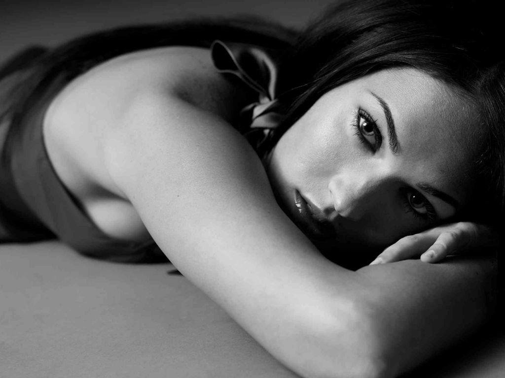  Megan Fox Wallpapapers Black and White 