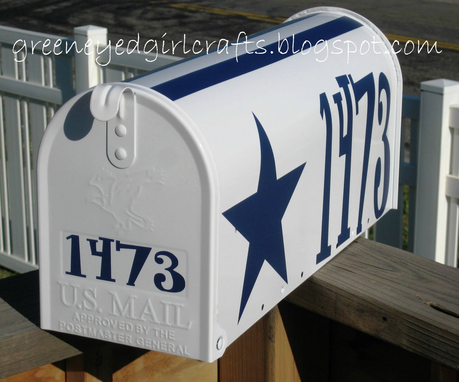 Green Eyed Girl Crafts... Custom Dallas Cowboy Mailbox...