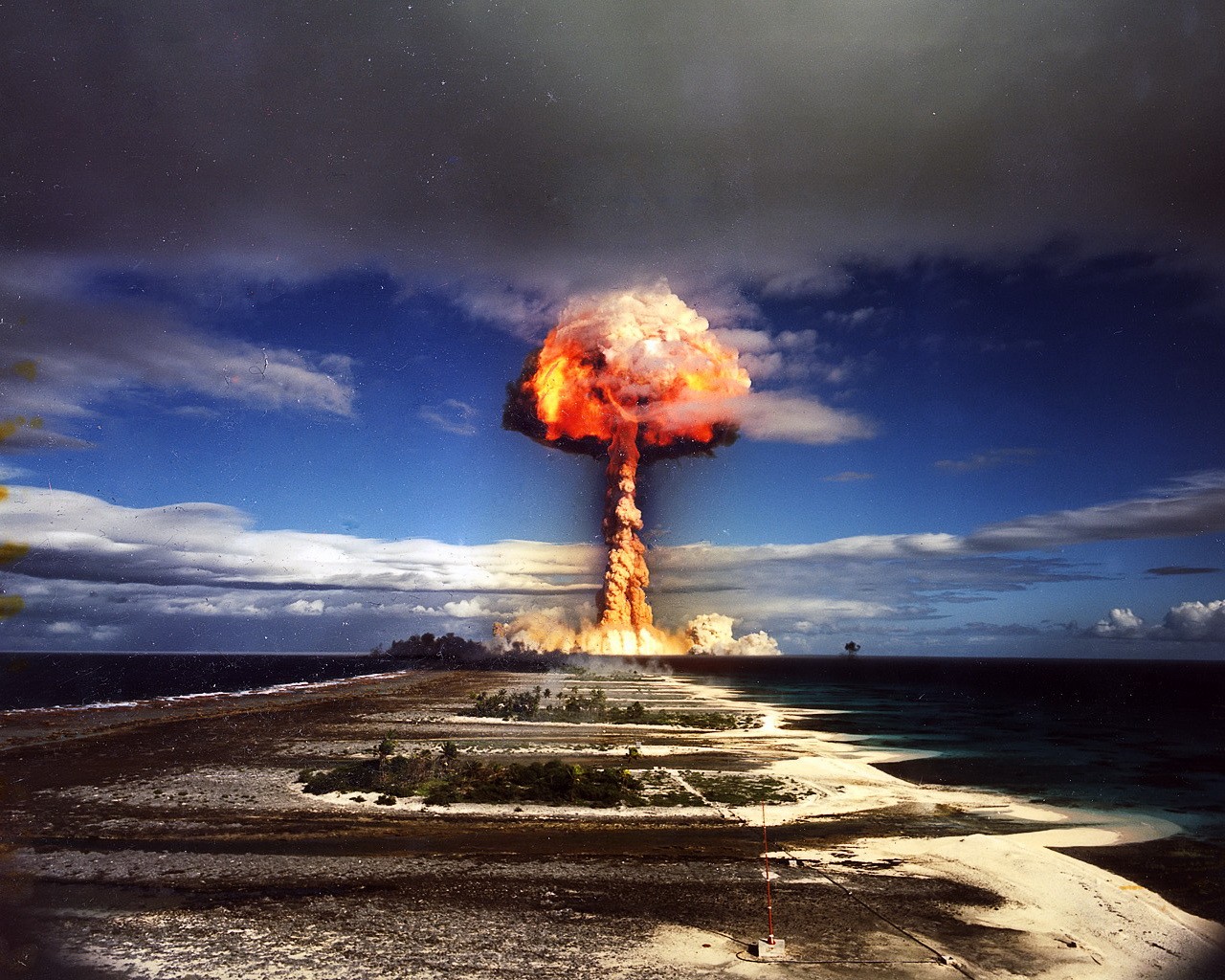 http://3.bp.blogspot.com/-hlm2QRIX4C0/UdGp9ubC7TI/AAAAAAAAAcY/YnnyDYfhtVQ/s1600/esplosione_nucleare.jpg