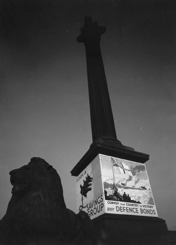 Amazing Historical Photo of Trafalgar Square in 1940 