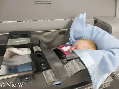 qantas bassinet weight limit