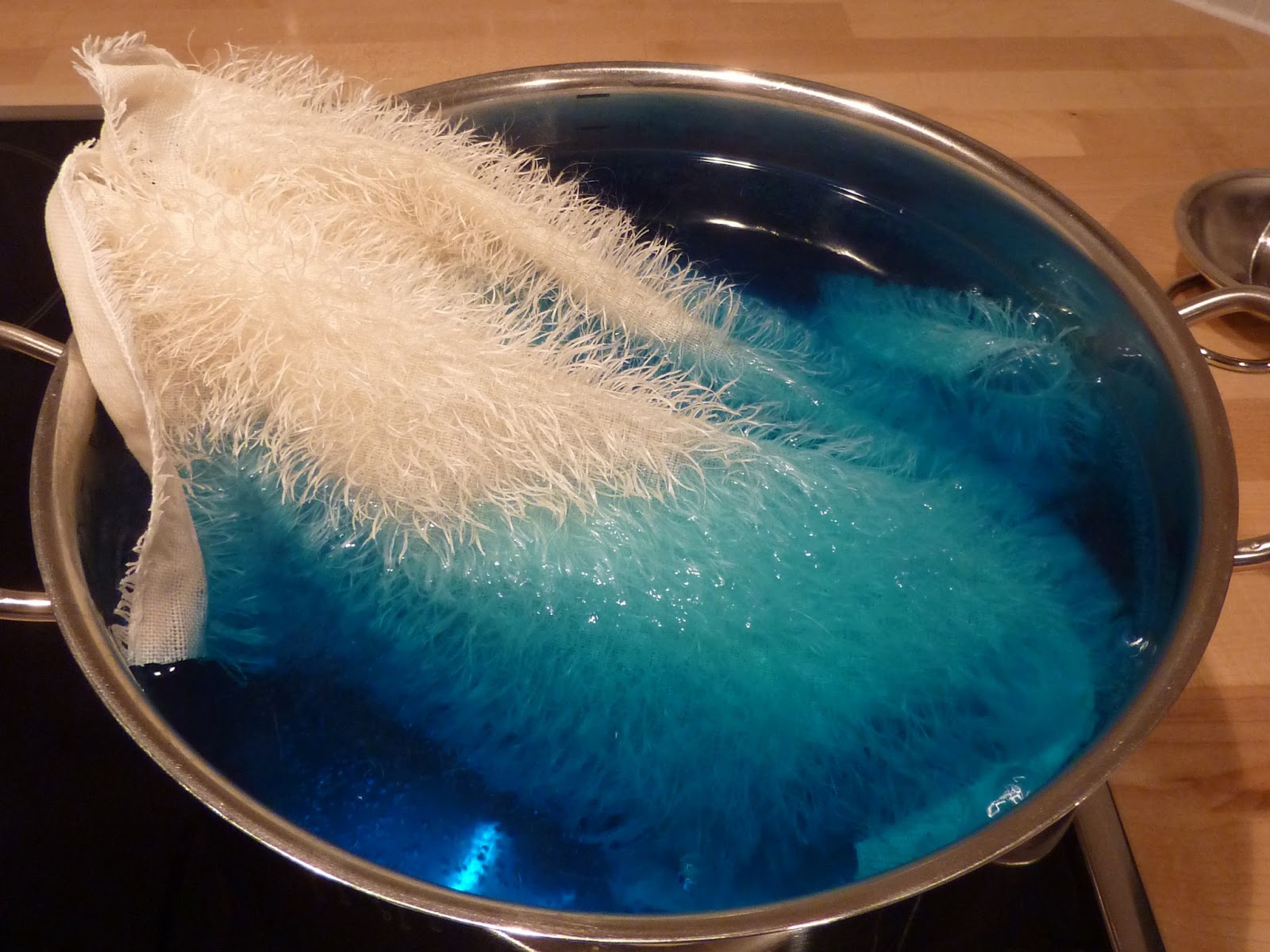 KALEideaSCOPE Bear in Mind! Dyeing string mohair with KoolAid a