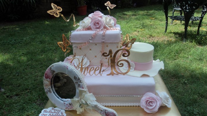 THE SWEET BOUTIQUE-Couture Cakes &  Confectionery 