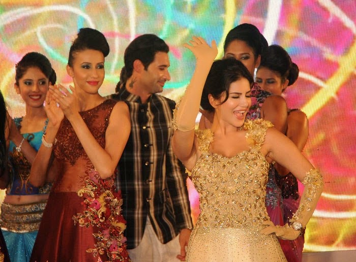 http://3.bp.blogspot.com/-hu-Fva9n1V4/U6kskbbBRGI/AAAAAAAApaE/soBzF1sPPwE/s1600/Sunny+Leone+at+Launch+of+Rohit+Verma+Club+Wear+Collection+(2).jpg