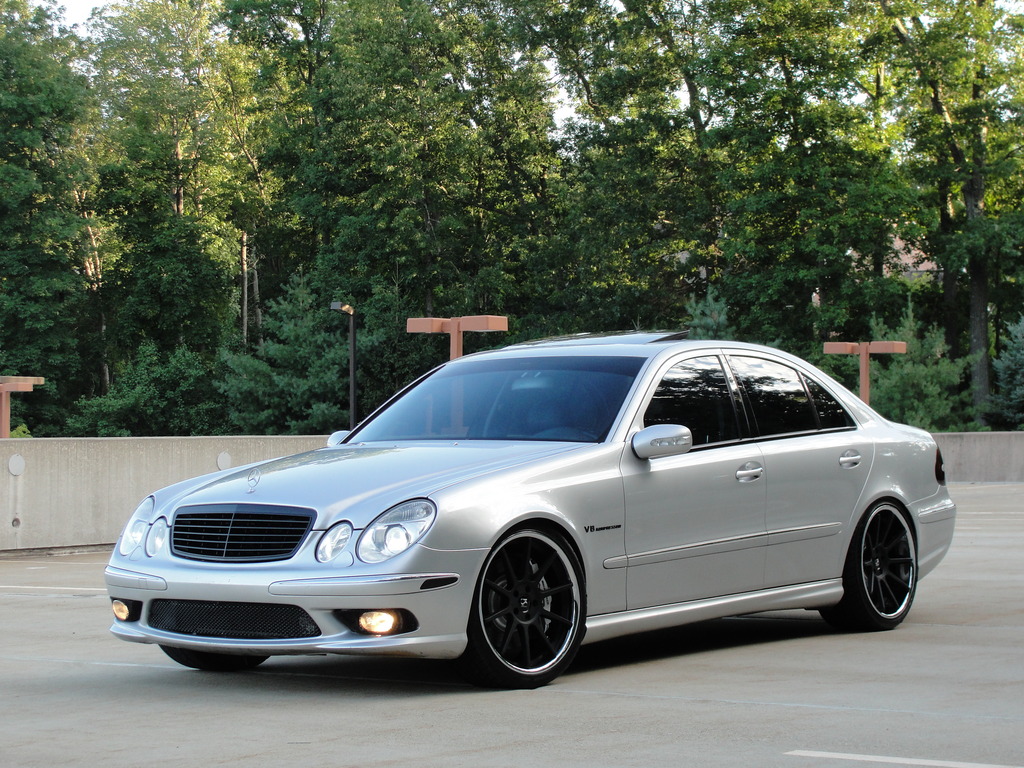 Mercedes Benz W211 E55 AMG on R20 rims