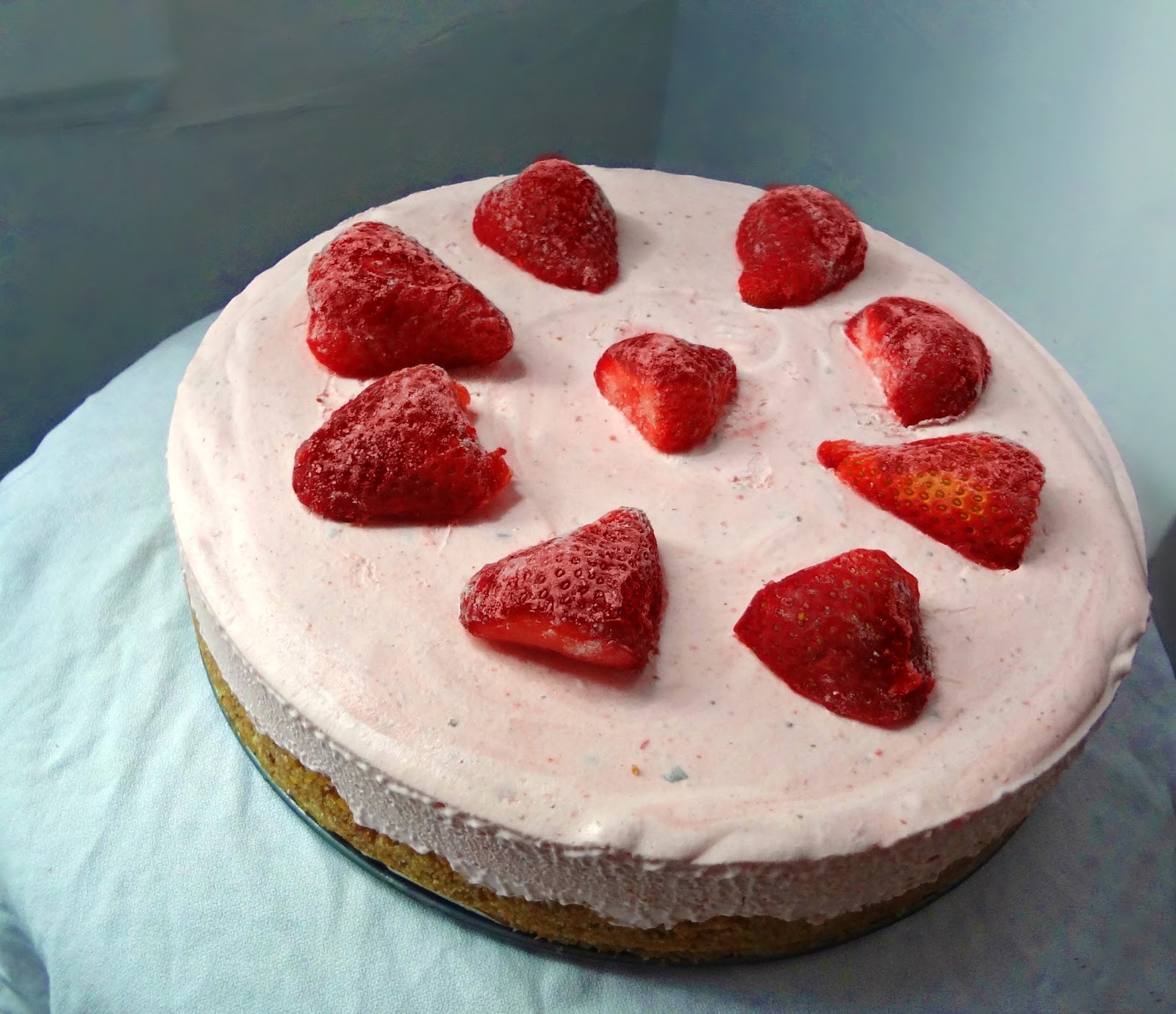 The Cooking Actress Frozen Strawberry Yogurt Pie