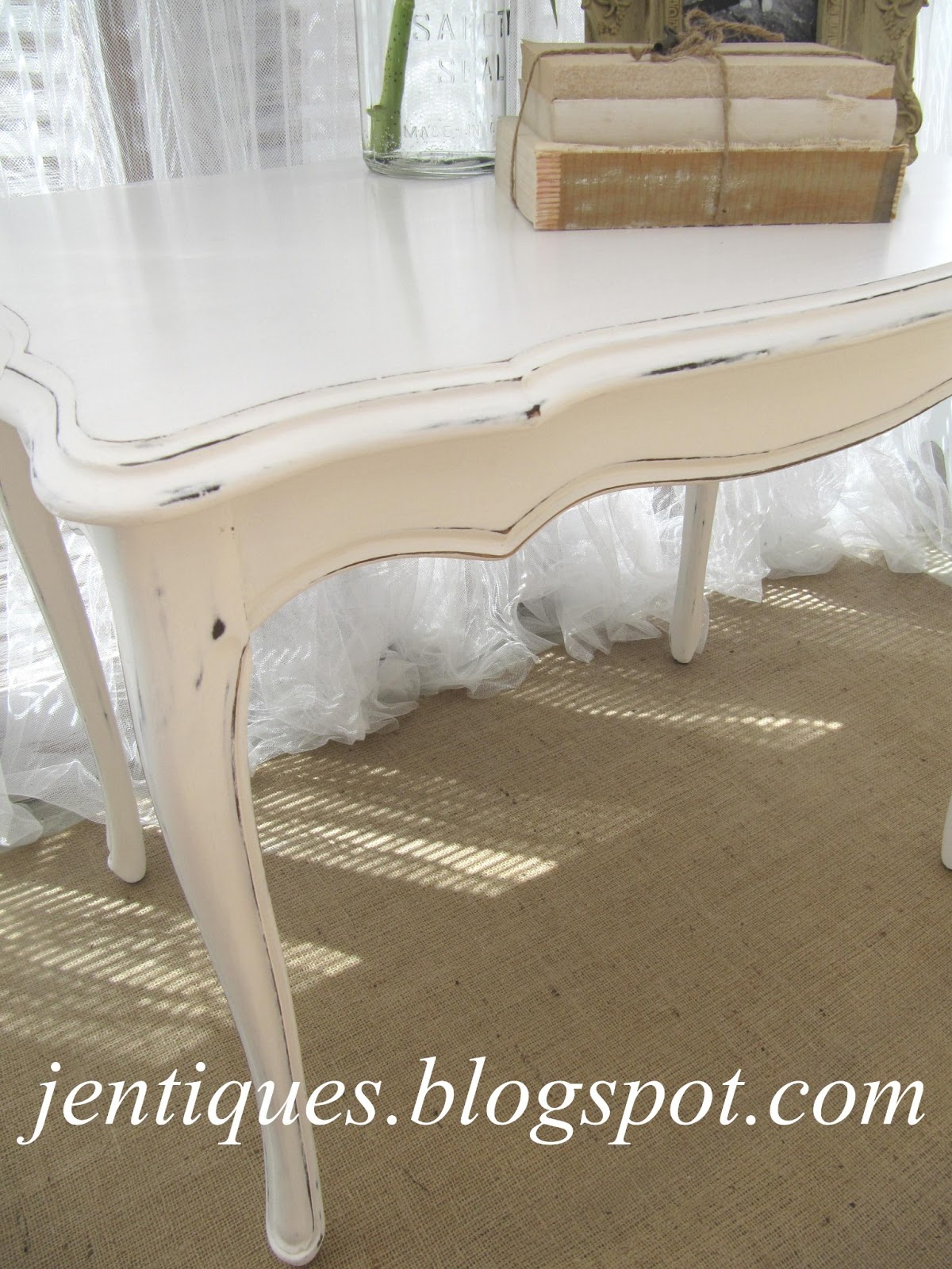 Jentiques French Accent Table