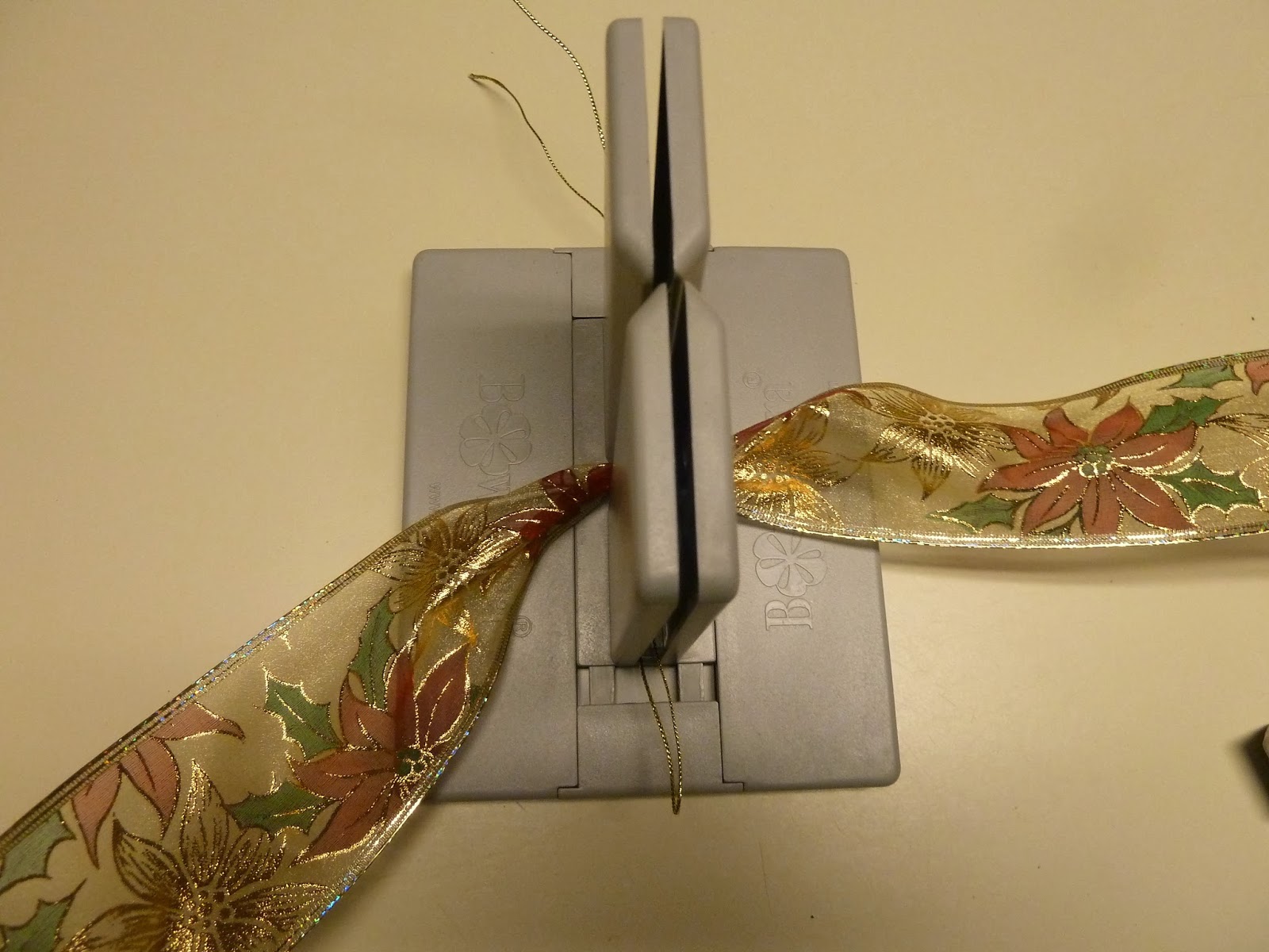 Make it easy crafts: Easy lighted wreath with Bowdabra bow