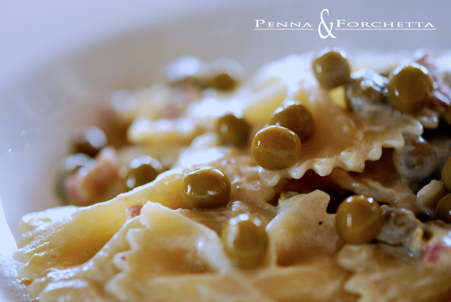 Penna e forchetta Pasta, panna, piselli e pancetta