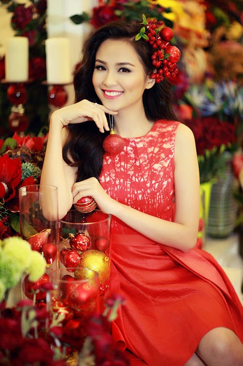 Hoa hậu Diễm Hương nổi bật với tông mầu đỏ tím