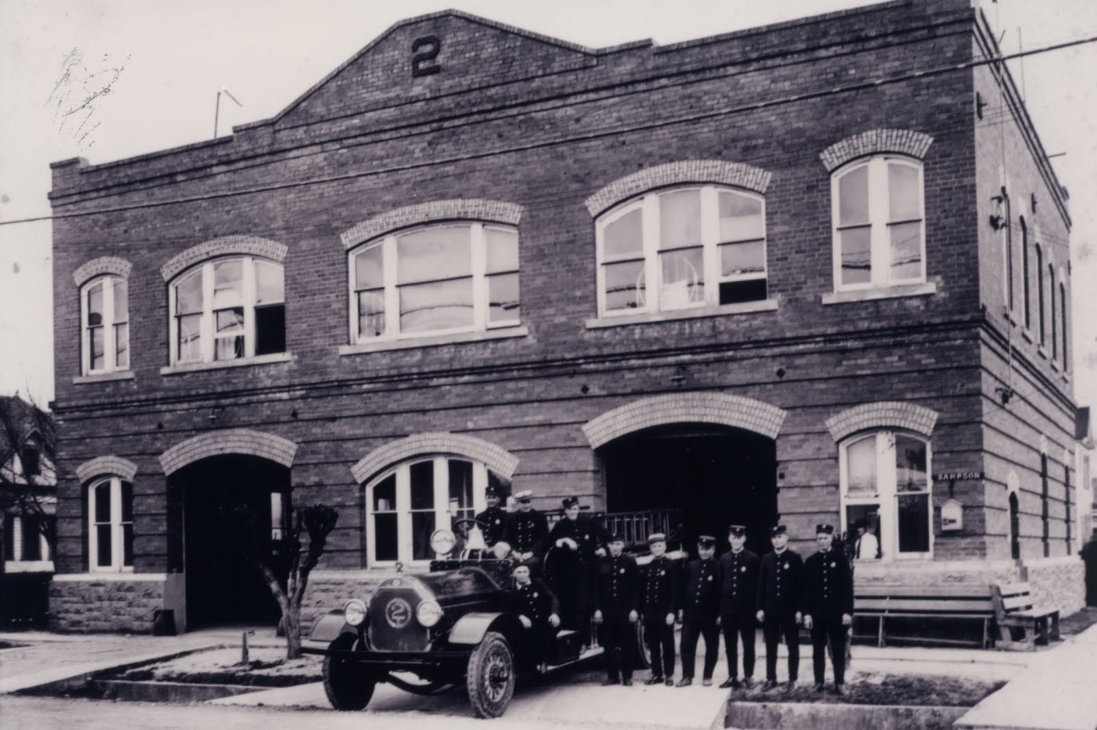 Houses Gardens People Remodeled Historic Fire Station in Houston