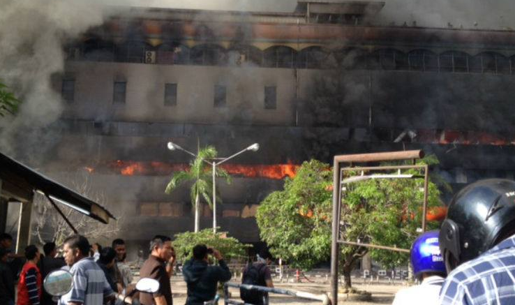 INI FOTO - FOTO Dan Video Medan Plaza Terbakar,Damkar Medan Kemana ? INI FOTO - FOTO Dan Video Medan Plaza Terbakar,Damkar Medan Kemana ?